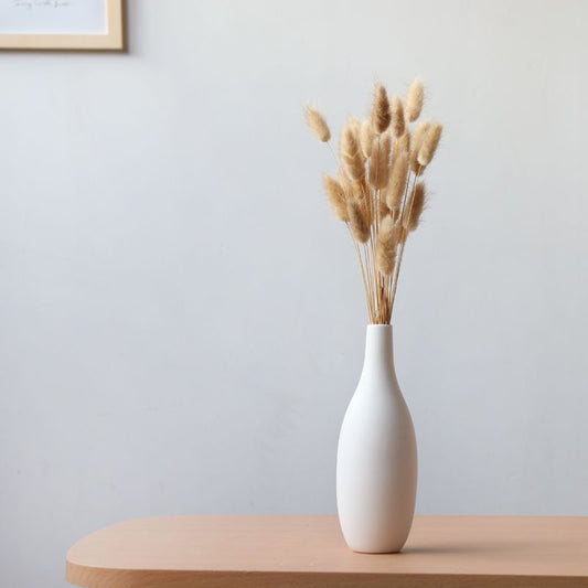 Maison Calméa “Porcelaine Élégante” — Refined Ceramic Bud Vase